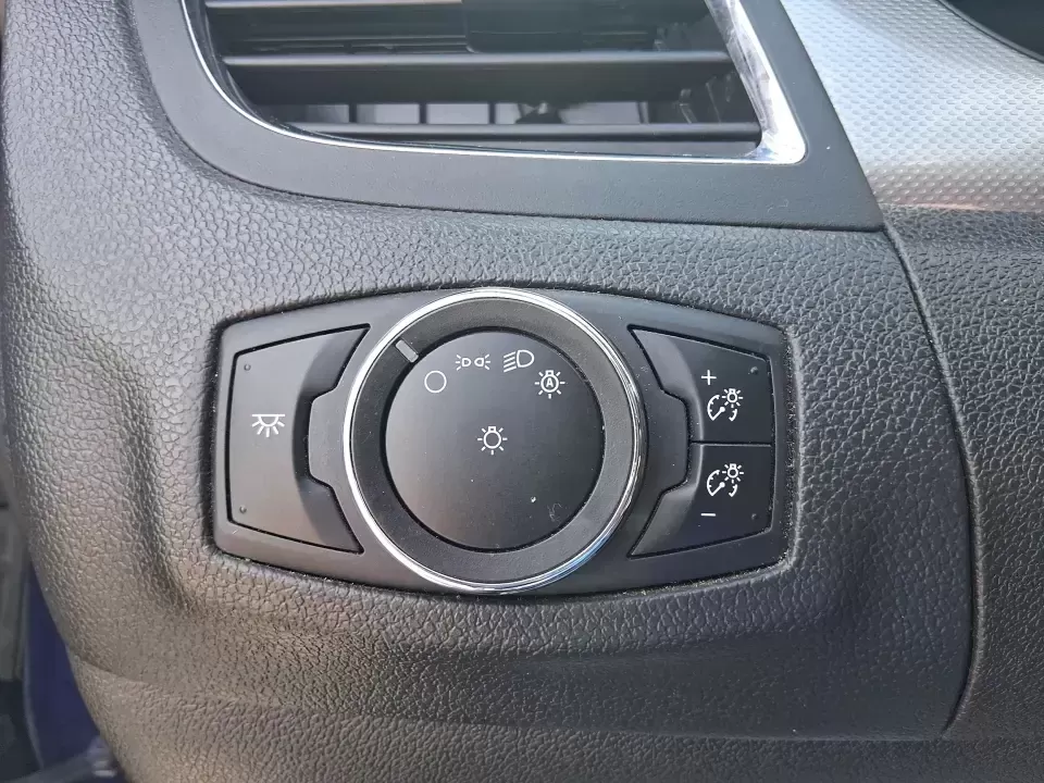 2013 Ford Edge SEL (2FMDK4JC3DB) with an 3.5L V-6 DOHC engine, 6-Speed Automatic transmission, located at 1230 East Main St, Xenia, OH, 45385, (937) 908-9800, 39.688026, -83.910172 - Pack up the kids, cue up your favorite playlist, and point the nose toward a weekend getaway-this 2013 Ford Edge SEL is the kind of comfortable, confident SUV that fits real life in Troy, Ohio. Whether you're commuting up SR-25A, running after-school errands near downtown Troy, or loading up for a r - Photo#17