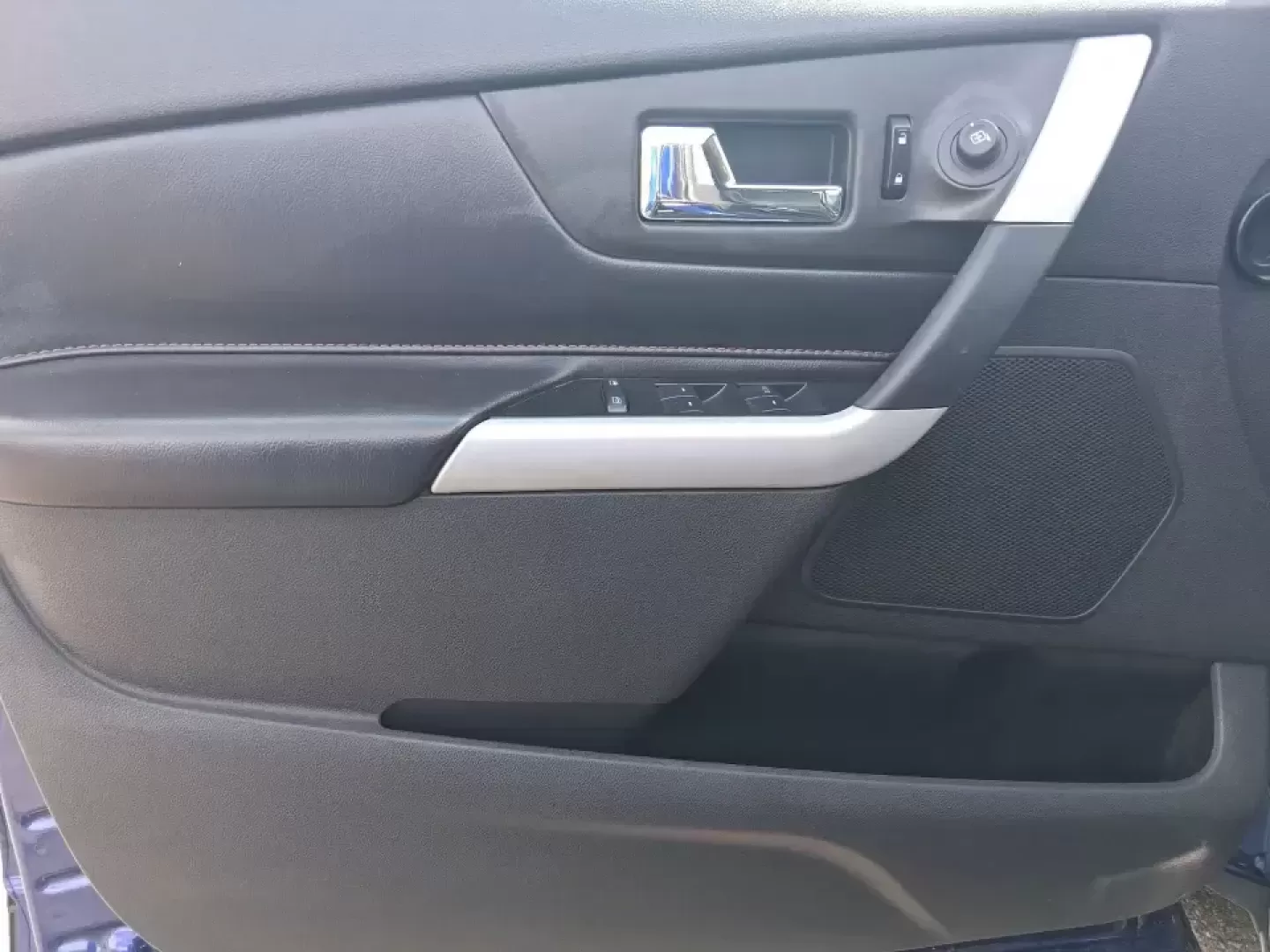 2013 Ford Edge SEL (2FMDK4JC3DB) with an 3.5L V-6 DOHC engine, 6-Speed Automatic transmission, located at 1230 East Main St, Xenia, OH, 45385, (937) 908-9800, 39.688026, -83.910172 - Pack up the kids, cue up your favorite playlist, and point the nose toward a weekend getaway-this 2013 Ford Edge SEL is the kind of comfortable, confident SUV that fits real life in Troy, Ohio. Whether you're commuting up SR-25A, running after-school errands near downtown Troy, or loading up for a r - Photo#19