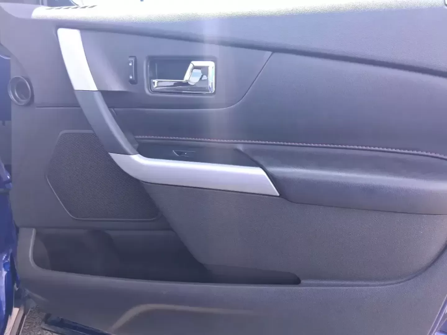 2013 Ford Edge SEL (2FMDK4JC3DB) with an 3.5L V-6 DOHC engine, 6-Speed Automatic transmission, located at 1230 East Main St, Xenia, OH, 45385, (937) 908-9800, 39.688026, -83.910172 - Pack up the kids, cue up your favorite playlist, and point the nose toward a weekend getaway-this 2013 Ford Edge SEL is the kind of comfortable, confident SUV that fits real life in Troy, Ohio. Whether you're commuting up SR-25A, running after-school errands near downtown Troy, or loading up for a r - Photo#20