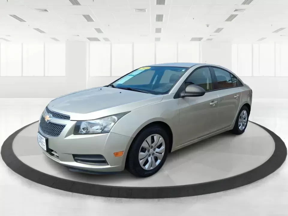 2013 Chevrolet Cruze LS Auto (1G1PA5SH4D7) with an ECOTEC 1.8L I-4 DOHC engine, 6-Speed Automatic transmission, located at 1184 Kauffman Ave, Fairborn, OH, 45324, (937) 908-9800, 39.807072, -84.030914 - Make your weekdays easier and your weekends more spontaneous with a sedan that's built for real life in Fairborn-whether you're commuting to Wright-Patterson AFB, running errands between Beavercreek and Huber Heights, or planning a quick road trip down I-675. This **2013 Chevrolet Cruze LS Auto** de - Photo#7