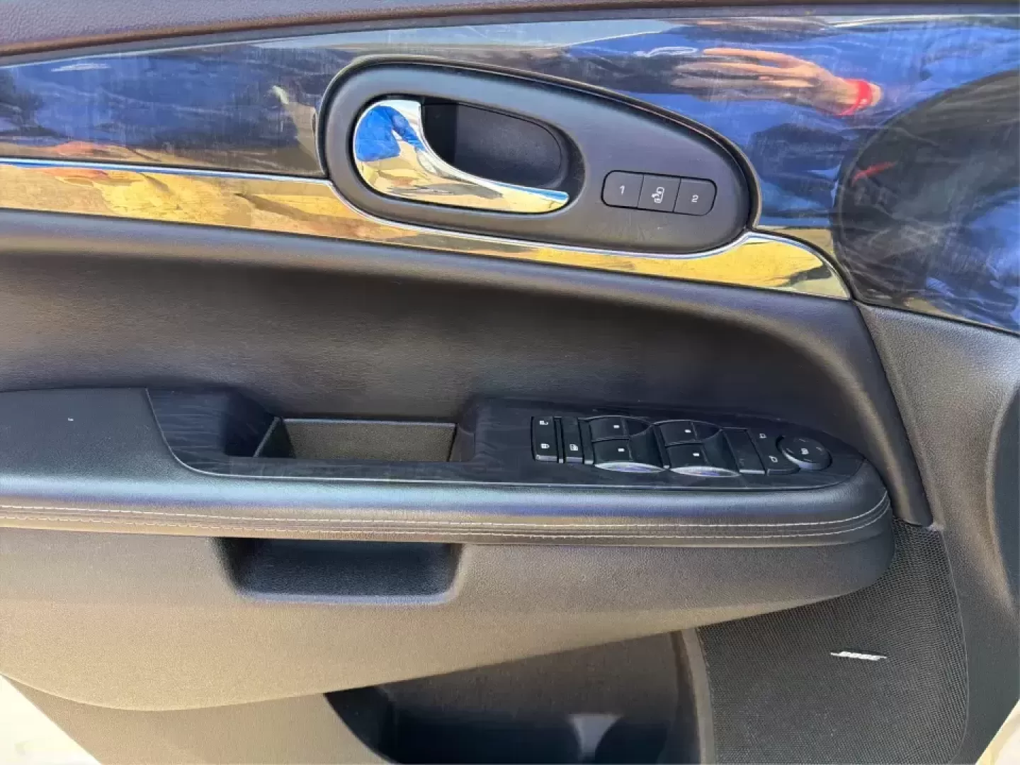 2015 Buick Enclave Leather (5GAKRBKDXFJ) with an 3.6L V-6 gasoline direct injection engine, 6-Speed Automatic Overdrive transmission, located at 1099 N County Rd 25A , Troy, OH, 45373, (937) 908-9800, 40.057079, -84.212883 - Pack up the kids, cue the road-trip playlist, and point your weekend plans toward somewhere fun-this 2015 Buick Enclave Leather in White Opal is built for real life in Troy, Ohio. Whether you're doing the school run, commuting up I75, or heading to the Dayton area for a family day out, the Enclave d - Photo#18