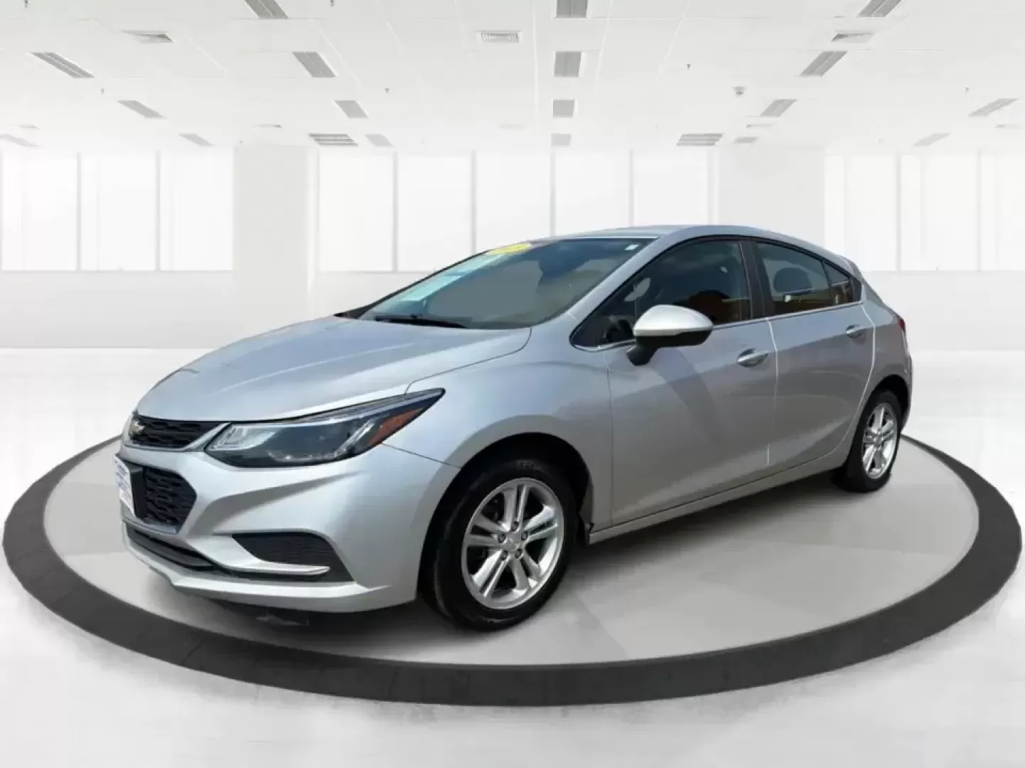 2018 Chevrolet Cruze LT Auto Hatchback (3G1BE6SM8JS) with an 1.4L L4 DOHC 16V TURBO engine, 6A transmission, located at 1230 East Main St, Xenia, OH, 45385, (937) 908-9800, 39.688026, -83.910172 - Picture your next week going smoother: a fuel-sipping hatchback for the daily commute up I75, roomy enough for grocery runs after practice, and nimble for squeezing into tight spots near the Dayton area. This 2018 Chevrolet Cruze LT Auto Hatchback in Silver Ice Metallic is a smart pick for drivers w - Photo#8