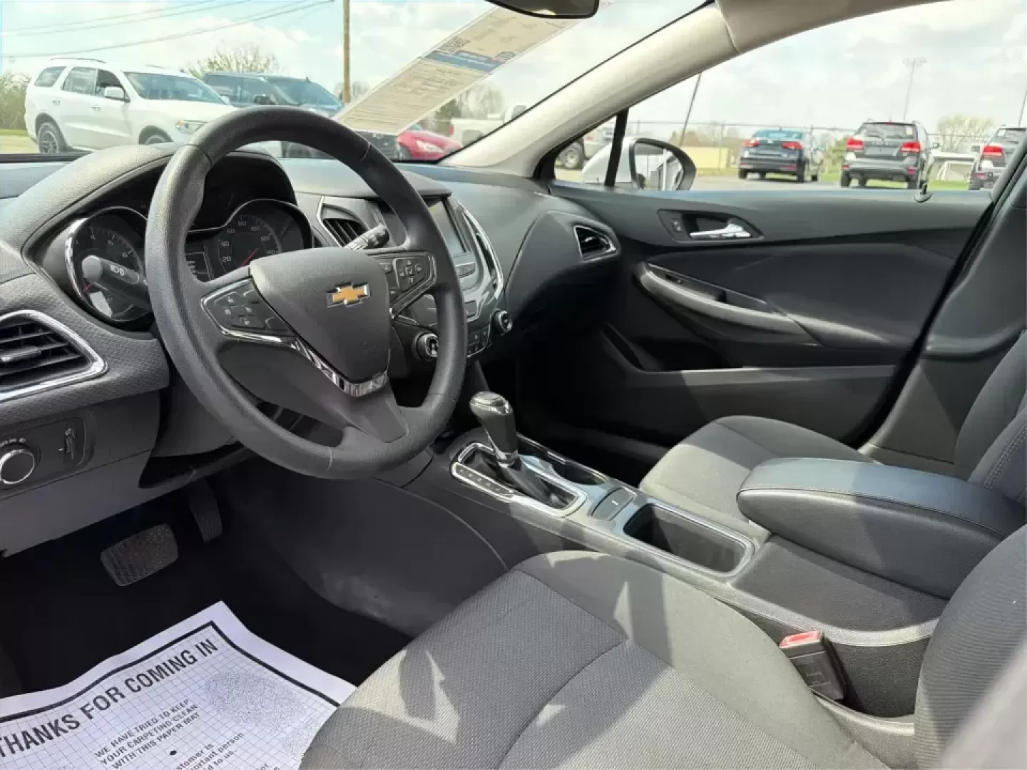 2018 Chevrolet Cruze LT Auto Hatchback (3G1BE6SM8JS) with an 1.4L L4 DOHC 16V TURBO engine, 6A transmission, located at 1230 East Main St, Xenia, OH, 45385, (937) 908-9800, 39.688026, -83.910172 - Picture your next week going smoother: a fuel-sipping hatchback for the daily commute up I75, roomy enough for grocery runs after practice, and nimble for squeezing into tight spots near the Dayton area. This 2018 Chevrolet Cruze LT Auto Hatchback in Silver Ice Metallic is a smart pick for drivers w - Photo#9