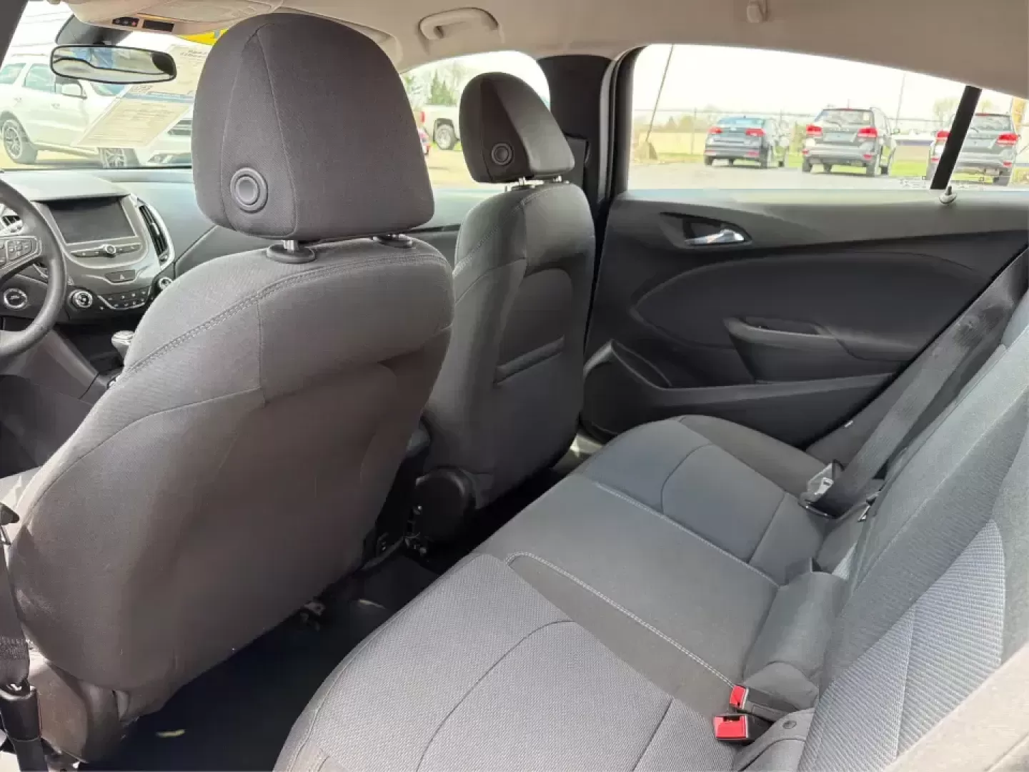 2018 Chevrolet Cruze LT Auto Hatchback (3G1BE6SM8JS) with an 1.4L L4 DOHC 16V TURBO engine, 6A transmission, located at 1230 East Main St, Xenia, OH, 45385, (937) 908-9800, 39.688026, -83.910172 - Picture your next week going smoother: a fuel-sipping hatchback for the daily commute up I75, roomy enough for grocery runs after practice, and nimble for squeezing into tight spots near the Dayton area. This 2018 Chevrolet Cruze LT Auto Hatchback in Silver Ice Metallic is a smart pick for drivers w - Photo#10