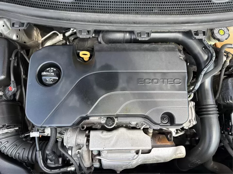 2018 Chevrolet Cruze LT Auto (3G1BE6SM8JS) with an 1.4L I-4 gasoline direct injection engine, 6A transmission, located at 880 E. National Road, Vandalia, OH, 45377, (937) 908-9800, 39.891918, -84.183594 - Pack the car, cue up your favorite playlist, and head out for a weekend getaway-this 2018 Chevrolet Cruze LT Auto Hatchback is the kind of practical, fuel-sipping daily driver that also shines for road trips, errands, and campus or work commutes around Vandalia. With its easy-to-park hatchback versa - Photo#11