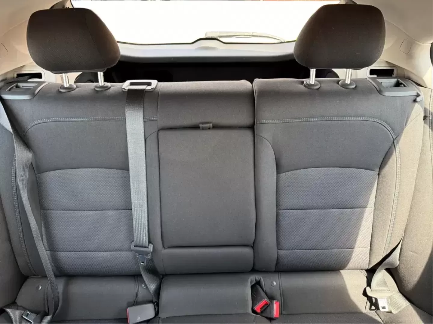 2018 Chevrolet Cruze LT Auto Hatchback (3G1BE6SM8JS) with an 1.4L L4 DOHC 16V TURBO engine, 6A transmission, located at 1230 East Main St, Xenia, OH, 45385, (937) 908-9800, 39.688026, -83.910172 - Picture your next week going smoother: a fuel-sipping hatchback for the daily commute up I75, roomy enough for grocery runs after practice, and nimble for squeezing into tight spots near the Dayton area. This 2018 Chevrolet Cruze LT Auto Hatchback in Silver Ice Metallic is a smart pick for drivers w - Photo#14