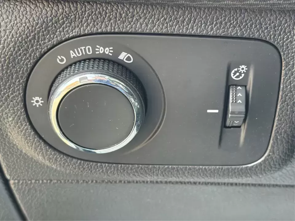 2018 Chevrolet Cruze LT Auto (3G1BE6SM8JS) with an 1.4L I-4 gasoline direct injection engine, 6A transmission, located at 880 E. National Road, Vandalia, OH, 45377, (937) 908-9800, 39.891918, -84.183594 - Pack the car, cue up your favorite playlist, and head out for a weekend getaway-this 2018 Chevrolet Cruze LT Auto Hatchback is the kind of practical, fuel-sipping daily driver that also shines for road trips, errands, and campus or work commutes around Vandalia. With its easy-to-park hatchback versa - Photo#17