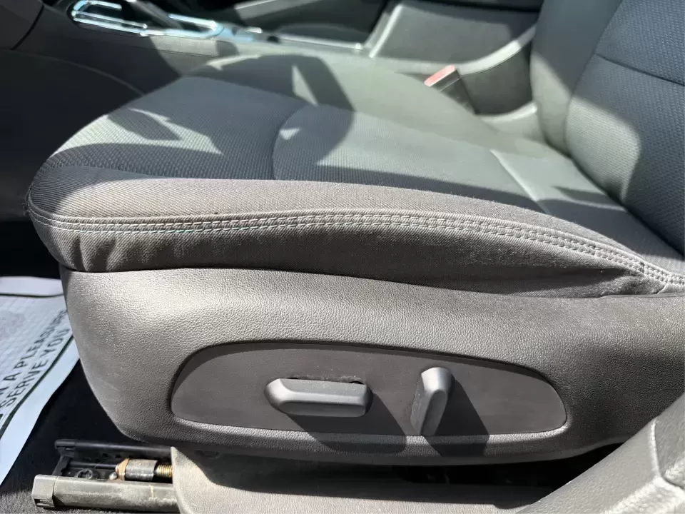 2018 Chevrolet Cruze LT Auto (3G1BE6SM8JS) with an 1.4L I-4 gasoline direct injection engine, 6A transmission, located at 880 E. National Road, Vandalia, OH, 45377, (937) 908-9800, 39.891918, -84.183594 - Pack the car, cue up your favorite playlist, and head out for a weekend getaway-this 2018 Chevrolet Cruze LT Auto Hatchback is the kind of practical, fuel-sipping daily driver that also shines for road trips, errands, and campus or work commutes around Vandalia. With its easy-to-park hatchback versa - Photo#18