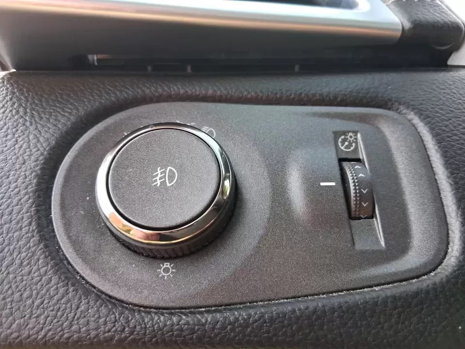 2011 Cadillac SRX Performance Collection (3GYFNEEY2BS) with an Ecotec 3L V-6 gasoline direct injection engine, 6-Speed Automatic transmission, located at 4508 South Dixie Dr, Moraine, OH, 45439, (937) 908-9800, 39.689976, -84.218452 - Picture your next road trip out of Moraine: the family loaded up, playlists ready, and plenty of space for sports gear, groceries, or weekend bags-without giving up comfort or style. This 2011 Cadillac SRX Performance Collection is the kind of SUV that fits real life in the Miami Valley: confident f - Photo#17