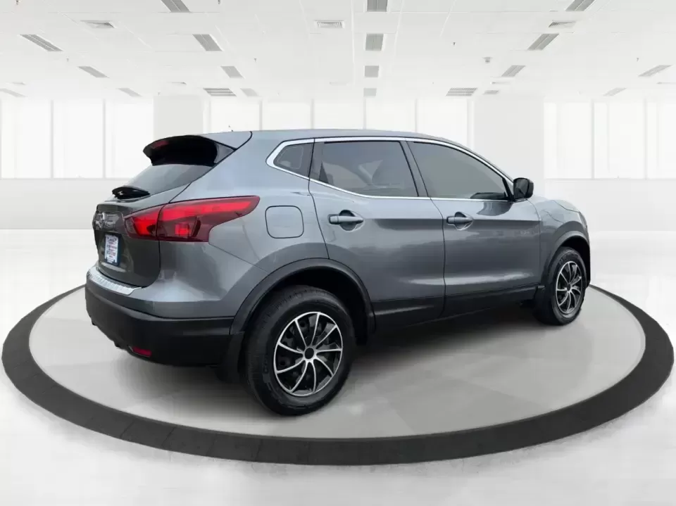 2018 Nissan Rogue S (JN1BJ1CP6JW) with an 2L I-4 gasoline direct injection engine, CVT transmission, located at 4508 South Dixie Dr, Moraine, OH, 45439, (937) 908-9800, 39.689976, -84.218452 - Picture your next week: an easy I75 commute into Dayton, school drop-offs in nearby Kettering, a Costco run, and a weekend drive down to Carillon Historical Park or a quick lap around the Dayton Mall area-all with one SUV that's sized right for real life. This 2018 Nissan Rogue S in sleek Gun Metall - Photo#2