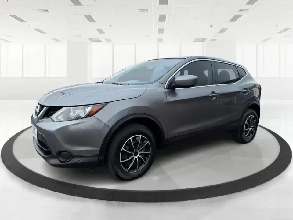 2018 Nissan Rogue S (JN1BJ1CP6JW) with an 2L I-4 gasoline direct injection engine, CVT transmission, located at 4508 South Dixie Dr, Moraine, OH, 45439, (937) 908-9800, 39.689976, -84.218452 - Picture your next week: an easy I75 commute into Dayton, school drop-offs in nearby Kettering, a Costco run, and a weekend drive down to Carillon Historical Park or a quick lap around the Dayton Mall area-all with one SUV that's sized right for real life. This 2018 Nissan Rogue S in sleek Gun Metall - Photo#8
