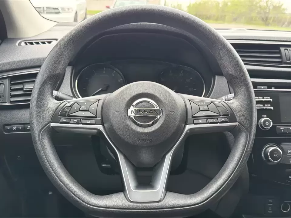 2018 Nissan Rogue S (JN1BJ1CP6JW) with an 2L I-4 gasoline direct injection engine, CVT transmission, located at 4508 South Dixie Dr, Moraine, OH, 45439, (937) 908-9800, 39.689976, -84.218452 - Picture your next week: an easy I75 commute into Dayton, school drop-offs in nearby Kettering, a Costco run, and a weekend drive down to Carillon Historical Park or a quick lap around the Dayton Mall area-all with one SUV that's sized right for real life. This 2018 Nissan Rogue S in sleek Gun Metall - Photo#16