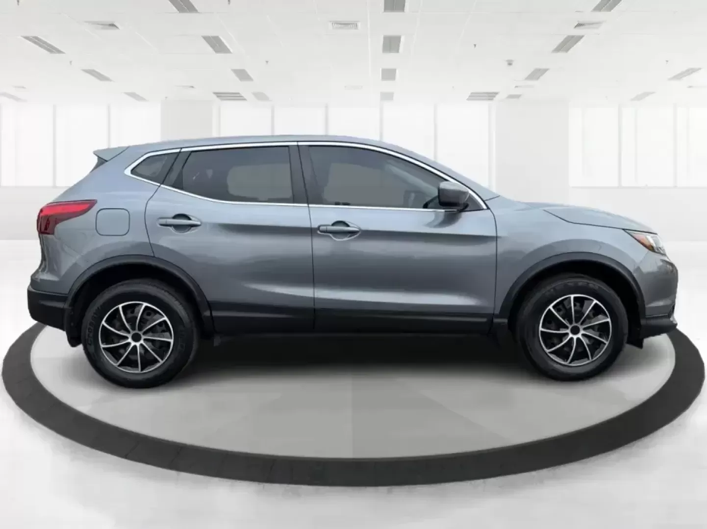 2018 Nissan Rogue S (JN1BJ1CP6JW) with an 2L I-4 gasoline direct injection engine, CVT transmission, located at 401 Woodman Dr, Riverside, OH, 45431, (937) 908-9800, 39.760899, -84.123421 - Picture your next week: an easy I75 commute into Dayton, school drop-offs in nearby Kettering, a Costco run, and a weekend drive down to Carillon Historical Park or a quick lap around the Dayton Mall area-all with one SUV that's sized right for real life. This 2018 Nissan Rogue S in sleek Gun Metall - Photo#1