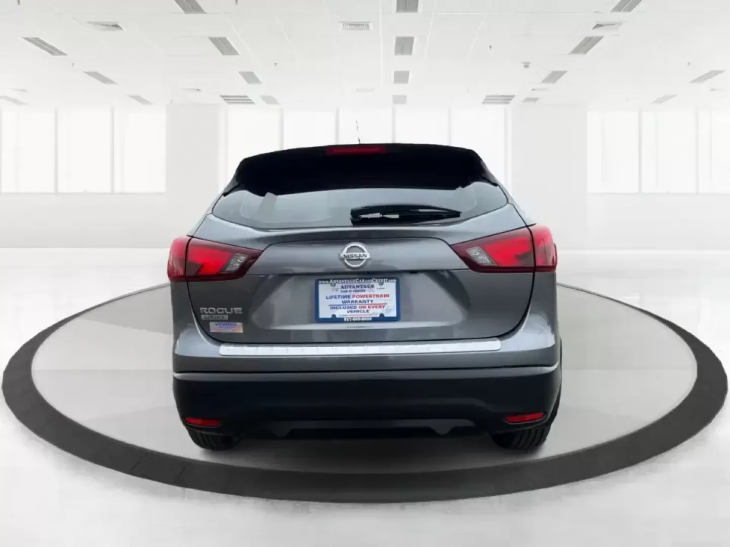 2018 Nissan Rogue S (JN1BJ1CP6JW) with an 2L I-4 gasoline direct injection engine, CVT transmission, located at 401 Woodman Dr, Riverside, OH, 45431, (937) 908-9800, 39.760899, -84.123421 - Picture your next week: an easy I75 commute into Dayton, school drop-offs in nearby Kettering, a Costco run, and a weekend drive down to Carillon Historical Park or a quick lap around the Dayton Mall area-all with one SUV that's sized right for real life. This 2018 Nissan Rogue S in sleek Gun Metall - Photo#3