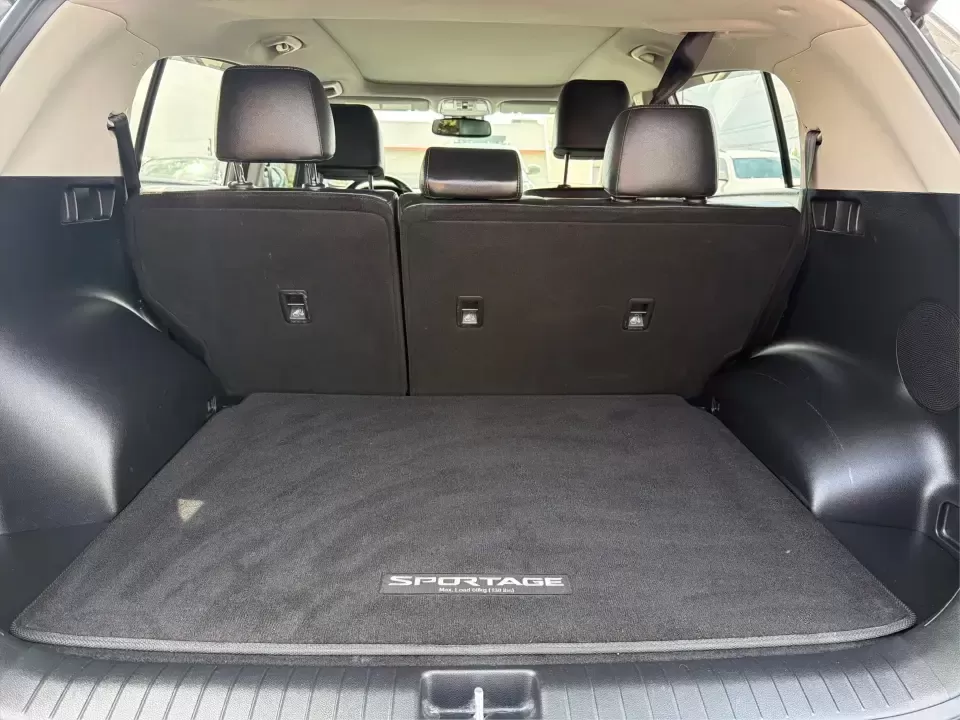 2017 Kia Sportage EX (KNDPN3AC6H7) with an Theta II 2.4L I-4 gasoline direct injection engine, 6A transmission, located at 1951 S Dayton Lakeview Rd., New Carlisle, OH, 45344, (937) 908-9800, 39.890999, -84.050255 - Picture your next weekend: loading up groceries for the week, cruising I70 toward Dayton for dinner plans, or packing the cargo area for a road trip to Huber Heights, Springfield, or a quick getaway near the Great Miami River. This 2017 Kia Sportage EX in Mineral Silver is the kind of practical, com - Photo#12