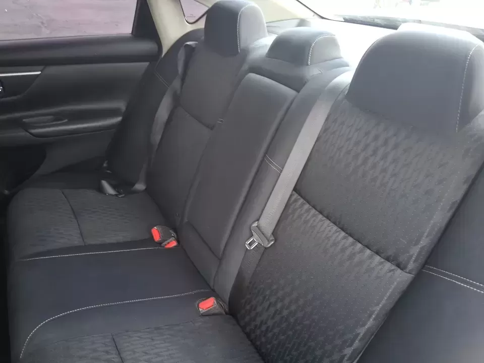 2018 Nissan Altima 2.5 SV (1N4AL3AP0JC) with an 2.5L I-4 DOHC engine, CVT transmission, located at 8750 N County Rd 25A, Piqua, OH, 45356, (937) 908-9800, 40.164391, -84.232513 - 2018 Nissan Altima 2.5 SV - Photo#10