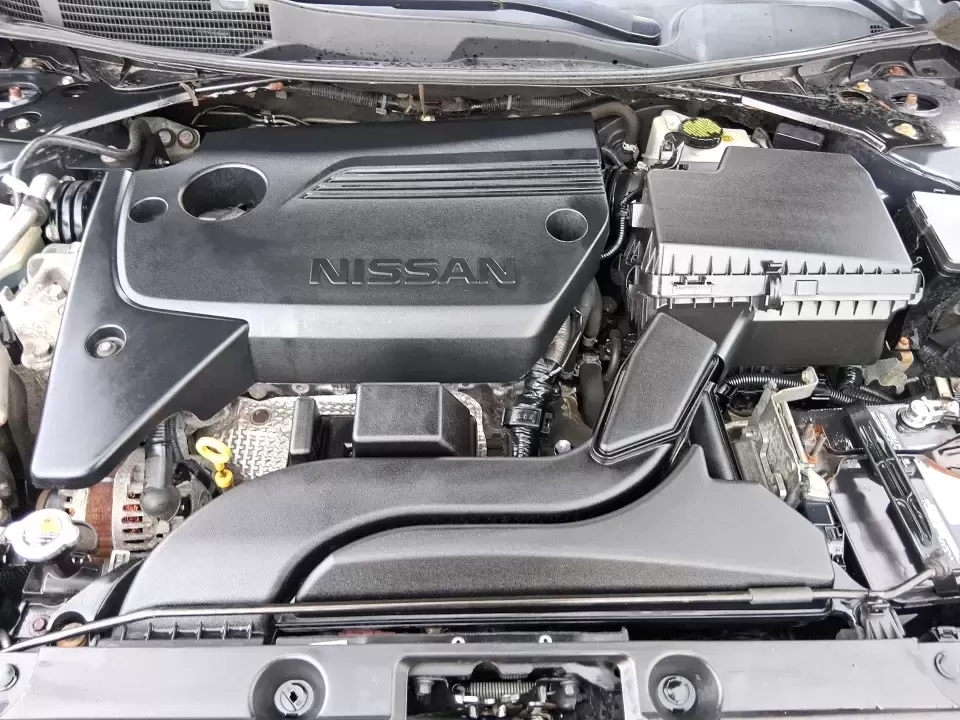 2018 Nissan Altima 2.5 SV (1N4AL3AP0JC) with an 2.5L I-4 DOHC engine, CVT transmission, located at 8750 N County Rd 25A, Piqua, OH, 45356, (937) 908-9800, 40.164391, -84.232513 - 2018 Nissan Altima 2.5 SV - Photo#11