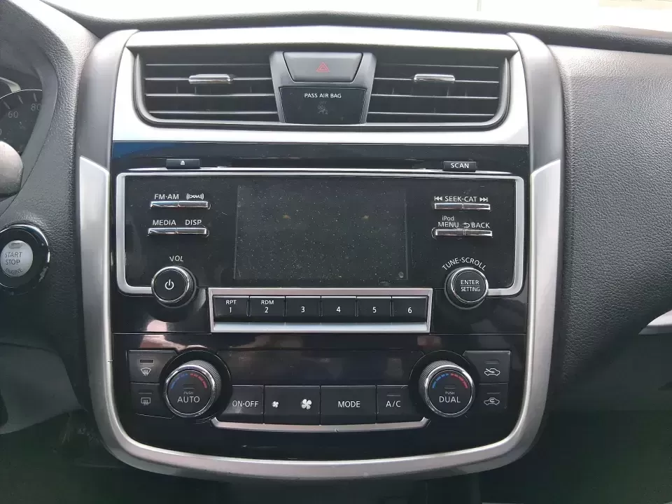 2018 Nissan Altima 2.5 SV (1N4AL3AP0JC) with an 2.5L I-4 DOHC engine, CVT transmission, located at 8750 N County Rd 25A, Piqua, OH, 45356, (937) 908-9800, 40.164391, -84.232513 - 2018 Nissan Altima 2.5 SV - Photo#13