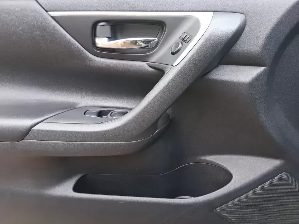 2018 Nissan Altima 2.5 SV (1N4AL3AP0JC) with an 2.5L I-4 DOHC engine, CVT transmission, located at 8750 N County Rd 25A, Piqua, OH, 45356, (937) 908-9800, 40.164391, -84.232513 - 2018 Nissan Altima 2.5 SV - Photo#18