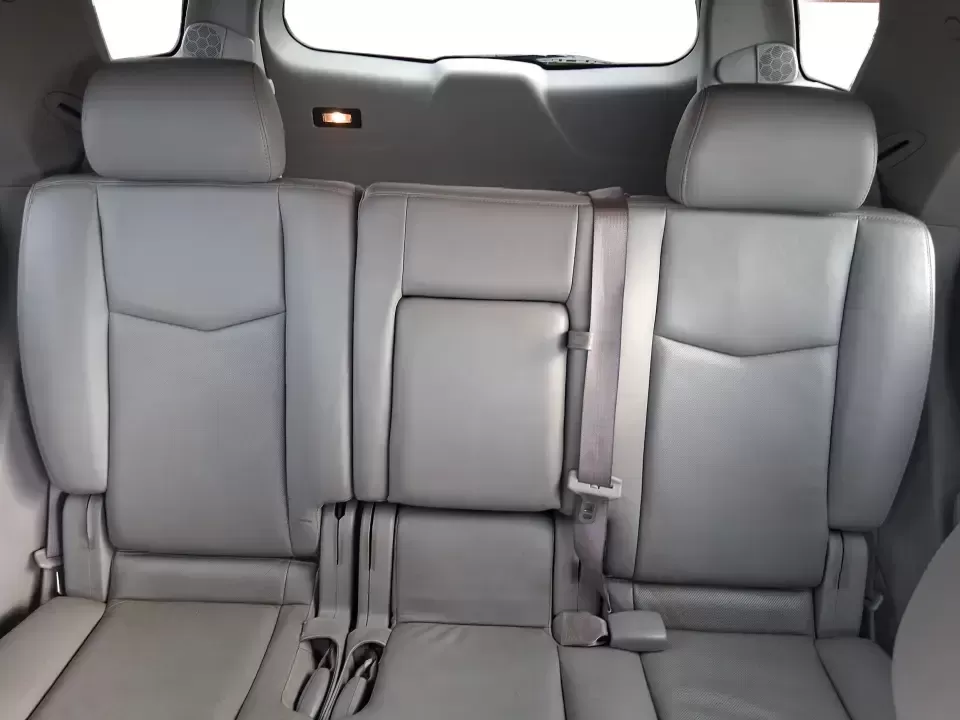 2007 Cadillac SRX V6 (1GYEE637370) with an 3.6L V-6 DOHC engine, 5-Speed Automatic Overdrive transmission, located at 8750 N County Rd 25A, Piqua, OH, 45356, (937) 908-9800, 40.164391, -84.232513 - 2007 Cadillac SRX V6 - Photo#14