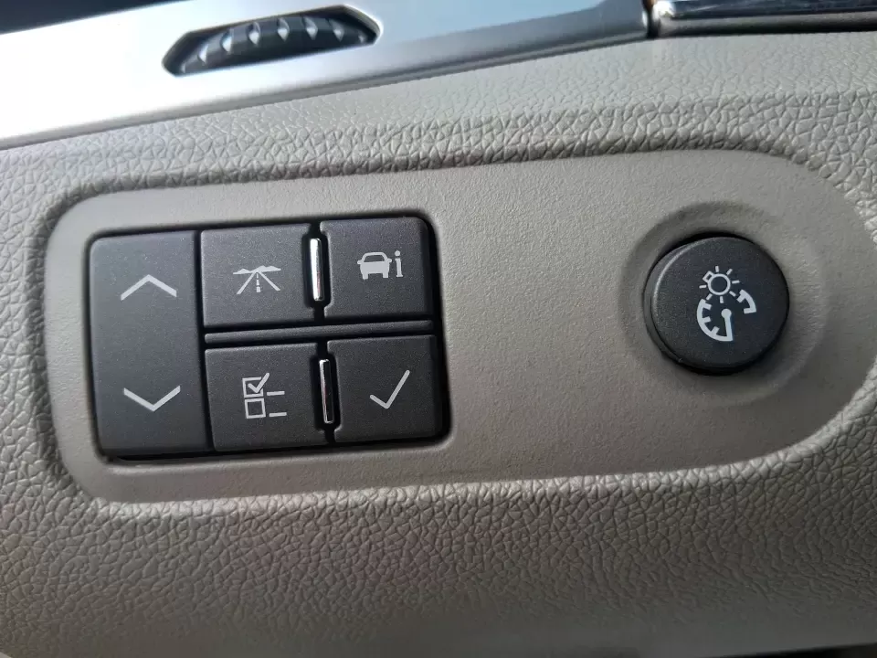 2007 Cadillac SRX V6 (1GYEE637370) with an 3.6L V-6 DOHC engine, 5-Speed Automatic Overdrive transmission, located at 8750 N County Rd 25A, Piqua, OH, 45356, (937) 908-9800, 40.164391, -84.232513 - 2007 Cadillac SRX V6 - Photo#17