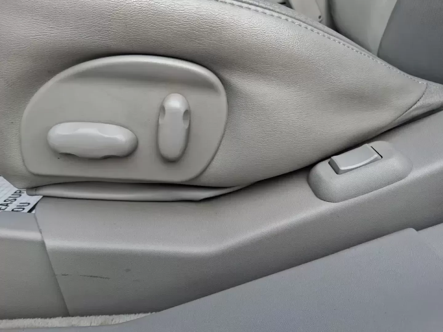 2007 Cadillac SRX V6 (1GYEE637370) with an 3.6L V-6 DOHC engine, 5-Speed Automatic Overdrive transmission, located at 8750 N County Rd 25A, Piqua, OH, 45356, (937) 908-9800, 40.164391, -84.232513 - Make your daily commute up I75 feel first-class, turn school drop-offs into a comfortable routine, and still have an SUV ready for weekend runs to Indian Lake or a quick getaway to downtown Troy. This 2007 Cadillac SRX V6 delivers the kind of upscale ride and practical versatility that fits real lif - Photo#18