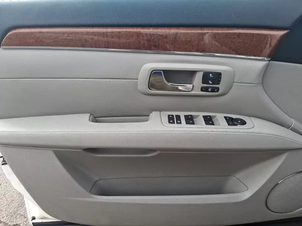 2007 Cadillac SRX V6 (1GYEE637370) with an 3.6L V-6 DOHC engine, 5-Speed Automatic Overdrive transmission, located at 8750 N County Rd 25A, Piqua, OH, 45356, (937) 908-9800, 40.164391, -84.232513 - 2007 Cadillac SRX V6 - Photo#19