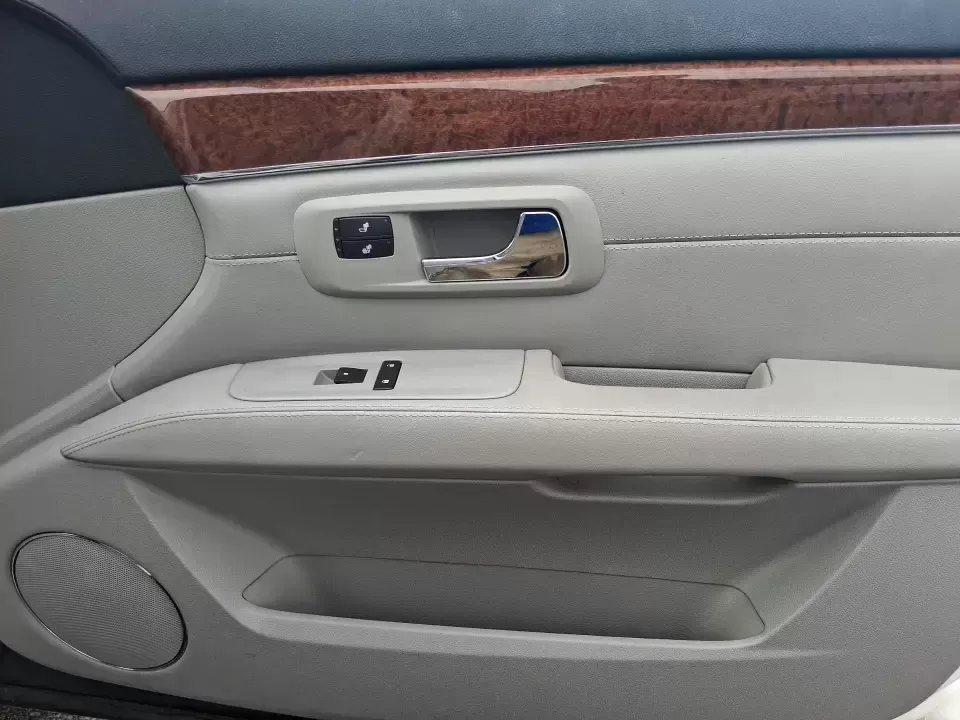 2007 Cadillac SRX V6 (1GYEE637370) with an 3.6L V-6 DOHC engine, 5-Speed Automatic Overdrive transmission, located at 8750 N County Rd 25A, Piqua, OH, 45356, (937) 908-9800, 40.164391, -84.232513 - 2007 Cadillac SRX V6 - Photo#20