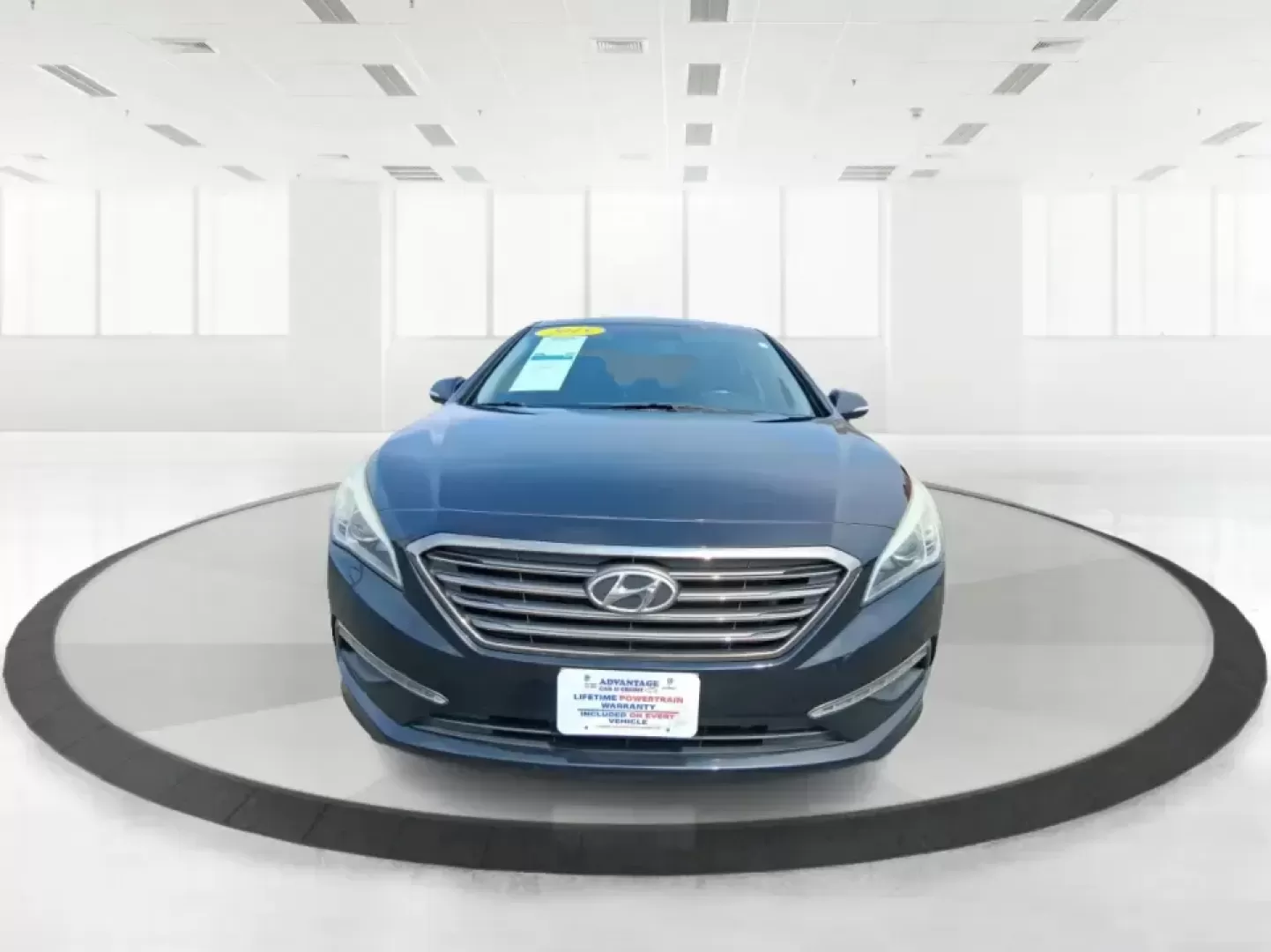2015 Hyundai Sonata Limited (5NPE34AF5FH) with an 2.4L I-4 gasoline direct injection engine, 6-Speed Automatic transmission, located at 1184 Kauffman Ave, Fairborn, OH, 45324, (937) 908-9800, 39.807072, -84.030914 - Long commute down I675, daily runs between Wright-Patterson AFB and Beavercreek, or a weekend road trip to Yellow Springs? This 2015 Hyundai Sonata Limited is the kind of comfortable, tech-savvy sedan that fits real life in Fairborn-quiet on the highway, easy to park downtown, and loaded with premiu - Photo#7
