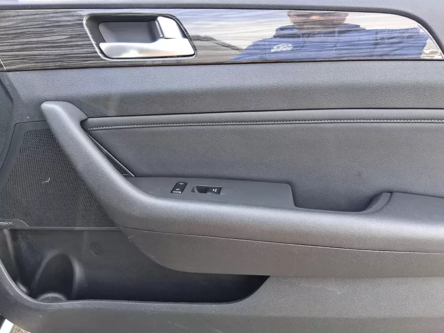 2015 Hyundai Sonata Limited (5NPE34AF5FH) with an 2.4L I-4 gasoline direct injection engine, 6-Speed Automatic transmission, located at 1184 Kauffman Ave, Fairborn, OH, 45324, (937) 908-9800, 39.807072, -84.030914 - Long commute down I675, daily runs between Wright-Patterson AFB and Beavercreek, or a weekend road trip to Yellow Springs? This 2015 Hyundai Sonata Limited is the kind of comfortable, tech-savvy sedan that fits real life in Fairborn-quiet on the highway, easy to park downtown, and loaded with premiu - Photo#19