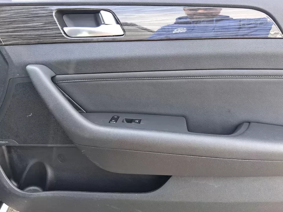 2015 Hyundai Sonata Limited (5NPE34AF5FH) with an 2.4L I-4 gasoline direct injection engine, 6-Speed Automatic transmission, located at 1184 Kauffman Ave, Fairborn, OH, 45324, (937) 908-9800, 39.807072, -84.030914 - Long commute down I675, daily runs between Wright-Patterson AFB and Beavercreek, or a weekend road trip to Yellow Springs? This 2015 Hyundai Sonata Limited is the kind of comfortable, tech-savvy sedan that fits real life in Fairborn-quiet on the highway, easy to park downtown, and loaded with premiu - Photo#19