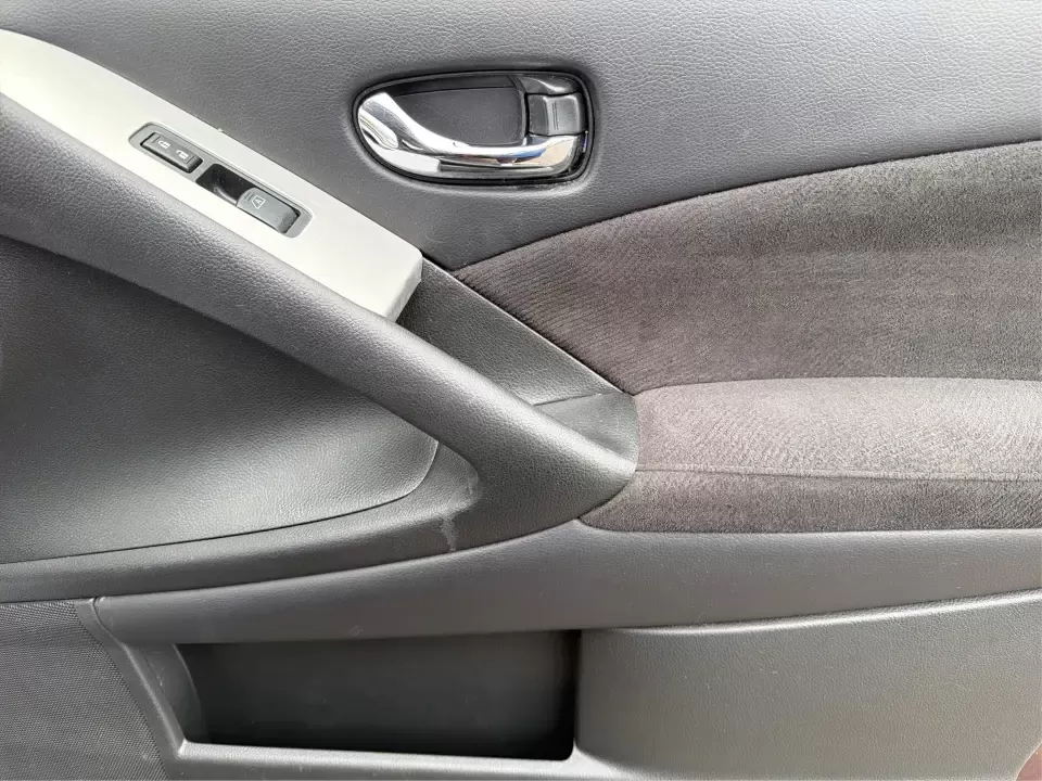 2013 Nissan Murano S (JN8AZ1MW8DW) with an 3.5L V-6 DOHC engine, Continuously Variable Transmission transmission, located at 1230 East Main St, Xenia, OH, 45385, (937) 908-9800, 39.688026, -83.910172 - Picture your next Ohio weekend: loading up the family for a day at Caesar Creek State Park, cruising out to the Greene County Fair, or tackling a long commute between Xenia, Beavercreek, and Dayton with confident comfort. This 2013 Nissan Murano S is the kind of midsize SUV that fits real life-roomy - Photo#18