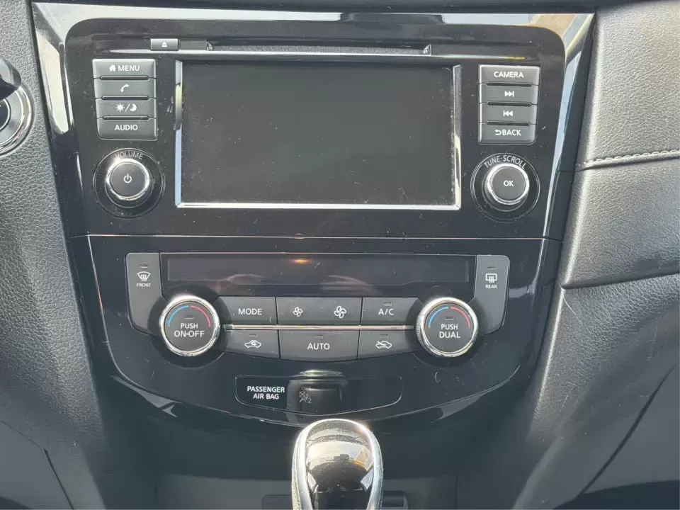 2020 Nissan Rogue SV Intelligent AWD (JN8AT2MV6LW) with an 2.5L I-4 DOHC engine, CVT transmission, located at 1951 S Dayton Lakeview Rd., New Carlisle, OH, 45344, (937) 908-9800, 39.890999, -84.050255 - Picture your next Ohio road trip: the kids buckled in, luggage loaded, and you cruising from New Carlisle to Yellow Springs or downtown Dayton with confidence-no worrying about winter weather, long commutes, or tight parking lots. This 2020 Nissan Rogue SV Intelligent AWD is the kind of practical, c - Photo#13