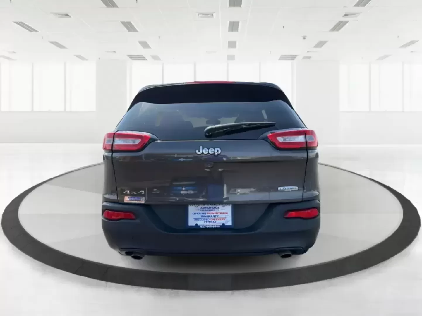 2014 Jeep Cherokee Latitude (1C4PJMCS8EW) with an 3.2L V6 DOHC 24V engine, 9-Speed Automatic transmission, located at 880 E. National Road, Vandalia, OH, 45377, (937) 908-9800, 39.891918, -84.183594 - Weekend escapes to Taylorsville MetroPark, snowy school drop-offs, or a comfortable daily commute down I75-this 2014 Jeep Cherokee Latitude is built for the Vandalia, OH lifestyle. With confident 4WD/AWD capability, a smooth 9Speed Automatic transmission, and a strong 3.2L V6 DOHC 24V engine, it's t - Photo#3