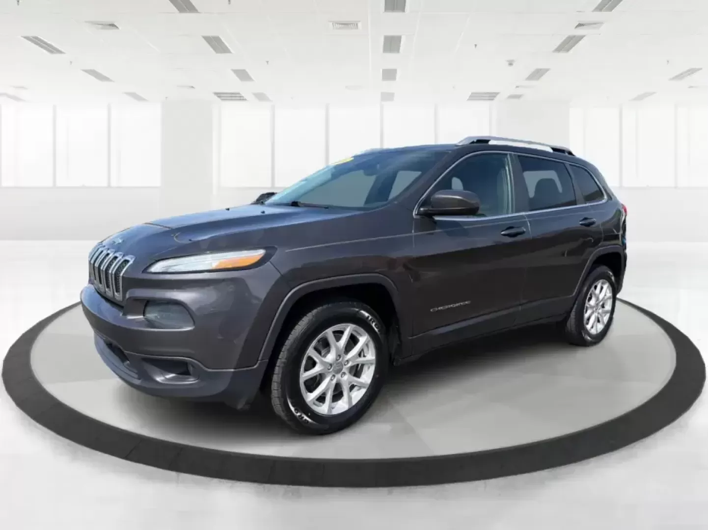 2014 Jeep Cherokee Latitude (1C4PJMCS8EW) with an 3.2L V6 DOHC 24V engine, 9-Speed Automatic transmission, located at 880 E. National Road, Vandalia, OH, 45377, (937) 908-9800, 39.891918, -84.183594 - Weekend escapes to Taylorsville MetroPark, snowy school drop-offs, or a comfortable daily commute down I75-this 2014 Jeep Cherokee Latitude is built for the Vandalia, OH lifestyle. With confident 4WD/AWD capability, a smooth 9Speed Automatic transmission, and a strong 3.2L V6 DOHC 24V engine, it's t - Photo#8