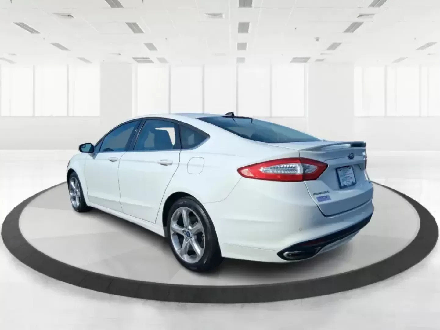 2016 Ford Fusion SE (3FA6P0H91GR) with an 2.0L L4 DOHC 16V engine, 6-Speed Automatic transmission, located at 880 E. National Road, Vandalia, OH, 45377, (937) 908-9800, 39.891918, -84.183594 - Need a dependable commuter that can handle I75 traffic, school drop-offs, and weekend runs to Dayton without draining your budget? This 2016 Ford Fusion SE in Oxford White is the kind of practical, comfortable sedan that fits real life in Vandalia-smooth for daily driving, efficient on regular unlea - Photo#4