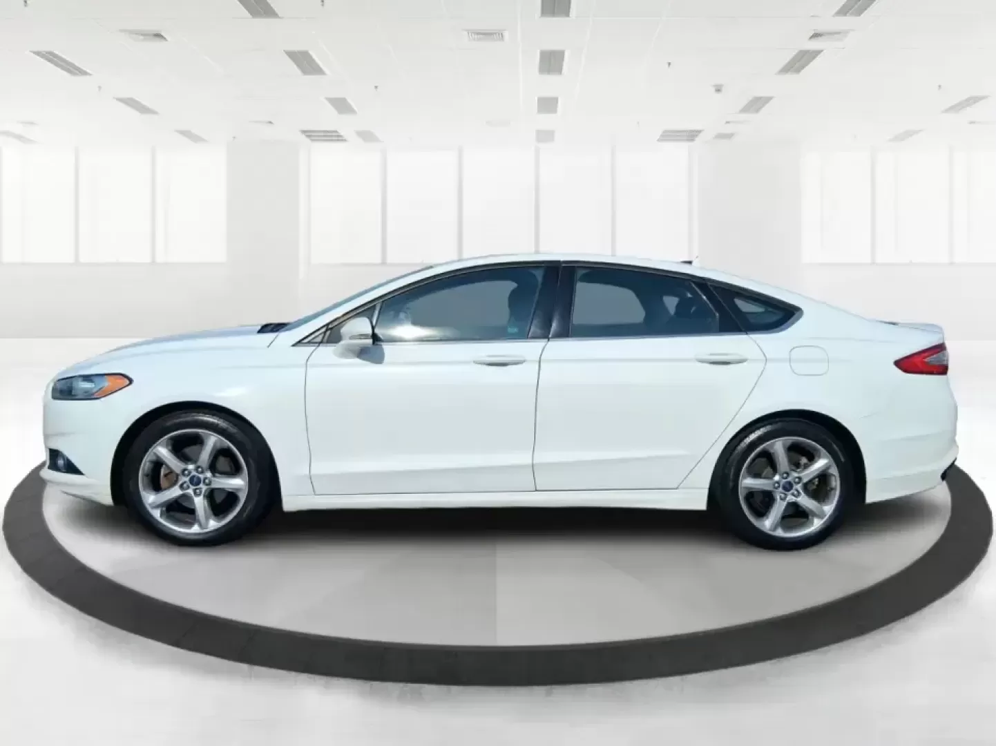 2016 Ford Fusion SE (3FA6P0H91GR) with an 2.0L L4 DOHC 16V engine, 6-Speed Automatic transmission, located at 880 E. National Road, Vandalia, OH, 45377, (937) 908-9800, 39.891918, -84.183594 - Need a dependable commuter that can handle I75 traffic, school drop-offs, and weekend runs to Dayton without draining your budget? This 2016 Ford Fusion SE in Oxford White is the kind of practical, comfortable sedan that fits real life in Vandalia-smooth for daily driving, efficient on regular unlea - Photo#5