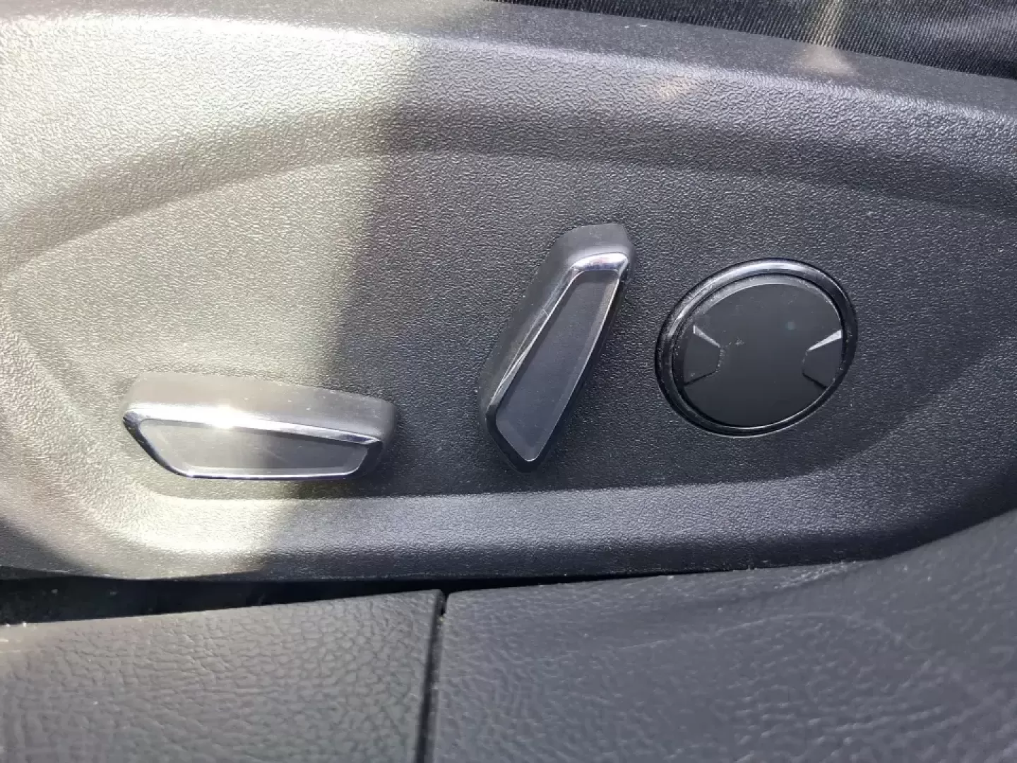 2016 Ford Fusion SE (3FA6P0H91GR) with an 2.0L L4 DOHC 16V engine, 6-Speed Automatic transmission, located at 880 E. National Road, Vandalia, OH, 45377, (937) 908-9800, 39.891918, -84.183594 - Need a dependable commuter that can handle I75 traffic, school drop-offs, and weekend runs to Dayton without draining your budget? This 2016 Ford Fusion SE in Oxford White is the kind of practical, comfortable sedan that fits real life in Vandalia-smooth for daily driving, efficient on regular unlea - Photo#18