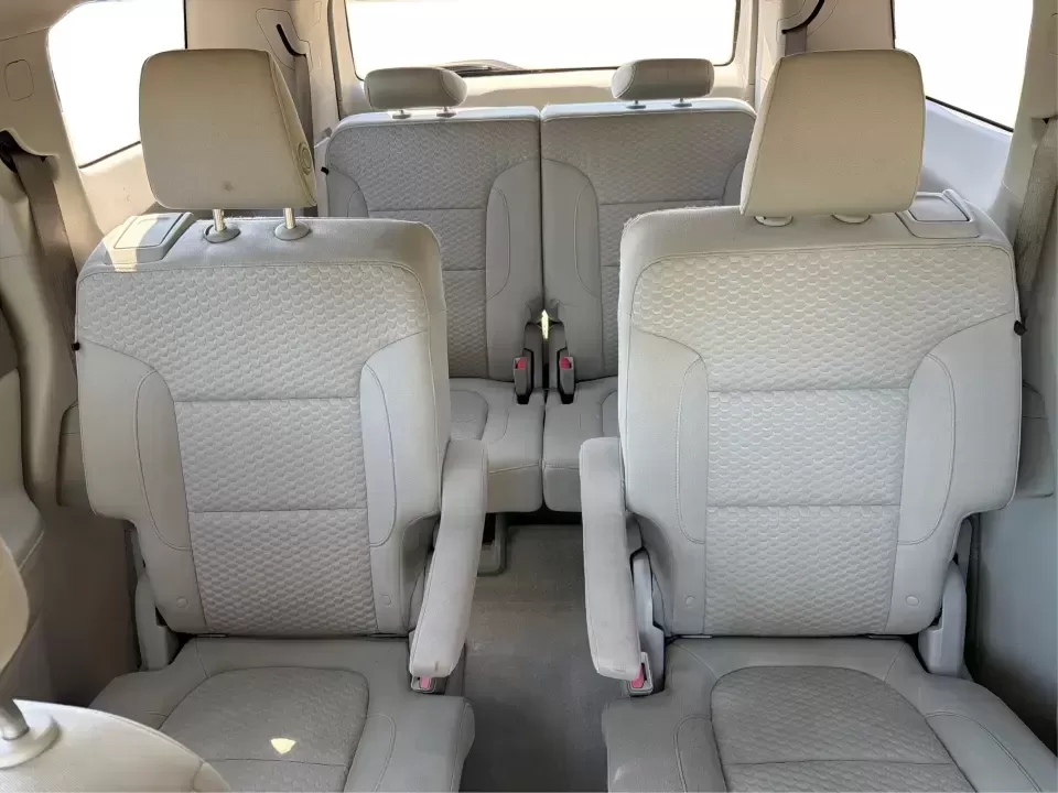 2018 GMC Acadia SLE-2 (1GKKNSLS0JZ) with an 3.6L V6 DOHC 24V engine, 6A transmission, located at 401 Woodman Dr, Riverside, OH, 45431, (937) 908-9800, 39.760899, -84.123421 - Load up the kids, the groceries, and the weekend plans-this 2018 GMC Acadia SLE-2 is the kind of SUV that makes busy life in and around Xenia feel easier. Whether you're commuting toward Dayton, juggling school drop-offs, or heading out for a road trip through Caesar Creek State Park, the Acadia del - Photo#13