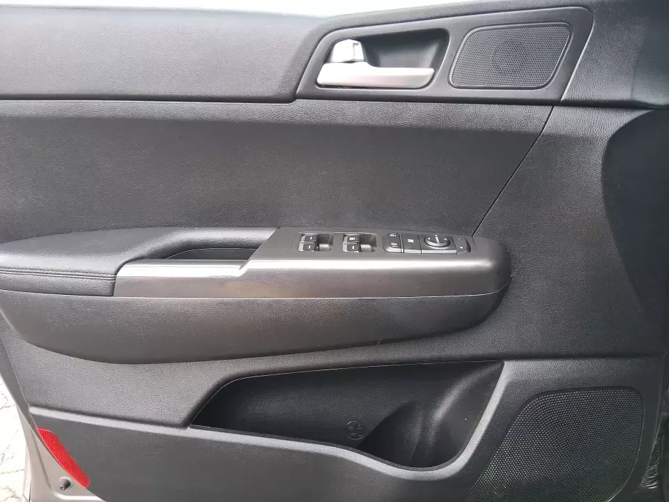 2018 Kia Sportage LX (KNDPM3AC0J7) with an Theta II 2.4L I-4 gasoline direct injection engine, 6A transmission, located at 1099 N County Rd 25A , Troy, OH, 45373, (937) 908-9800, 40.057079, -84.212883 - Weekend road trips to the Miami County Fair, daily commutes down I75, or quick errands between Downtown Troy and the shops near West Main Street-this 2018 Kia Sportage LX is the kind of compact SUV that fits real life. With its versatile crossover layout, confident road manners, and smart cargo spac - Photo#17