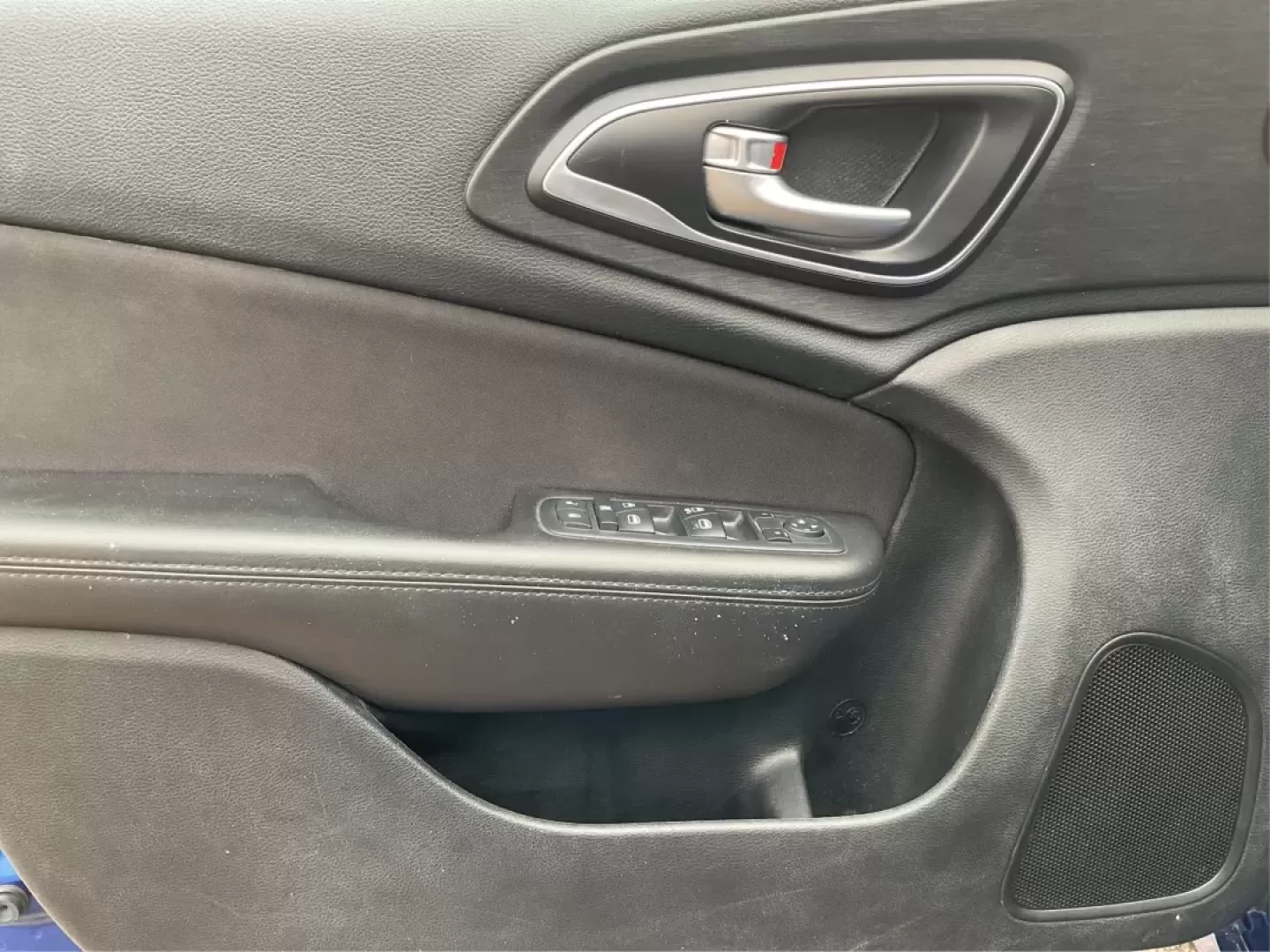2015 Chrysler 200 Limited (1C3CCCAB9FN) with an 3.6L V-6 DOHC engine, located at 4508 South Dixie Dr, Moraine, OH, 45439, (937) 908-9800, 39.689976, -84.218452 - **Experience Comfort and Style with the 2015 Chrysler 200 Limited at Advantage Car and Credit**<br /> <br /> Are you in the market for a dependable sedan that suits both your daily commute and weekend adventures? Look no further! The 2015 Chrysler 200 Limited is the perfect blend of style, performan - Photo#19