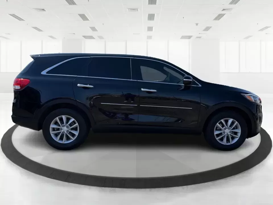 2017 Kia Sorento 2.4L L (5XYPG4A33HG) with an 2.4L I-4 gasoline direct injection engine, 6A transmission, located at 1184 Kauffman Ave, Fairborn, OH, 45324, (937) 908-9800, 39.807072, -84.030914 - Make every day easier-school drop-offs, long commutes to Wright-Patterson AFB, and weekend getaways to John Bryan State Park all feel more comfortable in an SUV that's built for real life. This **2017 Kia Sorento 2.4L L** in **Ebony Black** is a smart fit for growing families, busy professionals, an - Photo#1