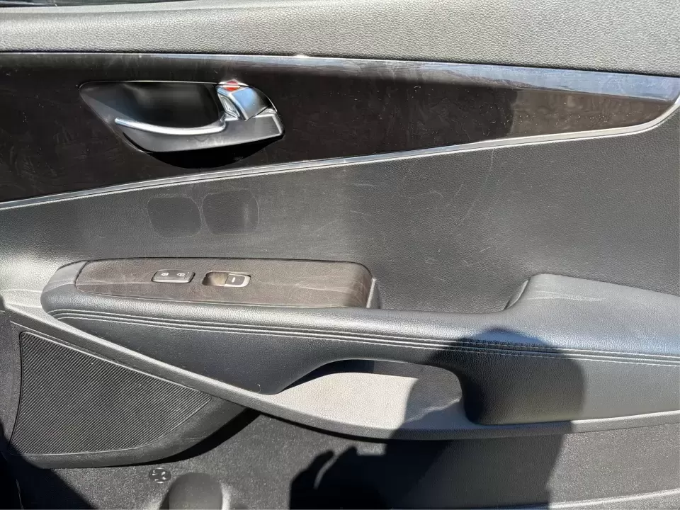 2017 Kia Sorento 2.4L L (5XYPG4A33HG) with an 2.4L I-4 gasoline direct injection engine, 6A transmission, located at 1184 Kauffman Ave, Fairborn, OH, 45324, (937) 908-9800, 39.807072, -84.030914 - Make every day easier-school drop-offs, long commutes to Wright-Patterson AFB, and weekend getaways to John Bryan State Park all feel more comfortable in an SUV that's built for real life. This **2017 Kia Sorento 2.4L L** in **Ebony Black** is a smart fit for growing families, busy professionals, an - Photo#18