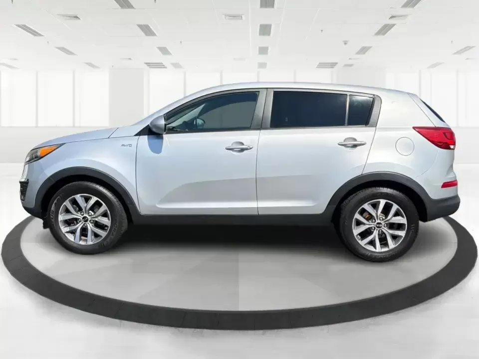 2014 Kia Sportage LX (KNDPBCAC6E7) with an 2.4L V6 DOHC 24V engine, 6-Speed Automatic transmission, located at 1230 East Main St, Xenia, OH, 45385, (937) 908-9800, 39.688026, -83.910172 - **Adventure Awaits: 2014 Kia Sportage LX Ready for Your Next Journey!**<br /> <br /> Are you in search of a reliable vehicle that combines style, comfort, and versatility? Look no further than this 2014 Kia Sportage LX, perfect for weekend getaways, family road trips, or daily commutes. This crossov - Photo#5