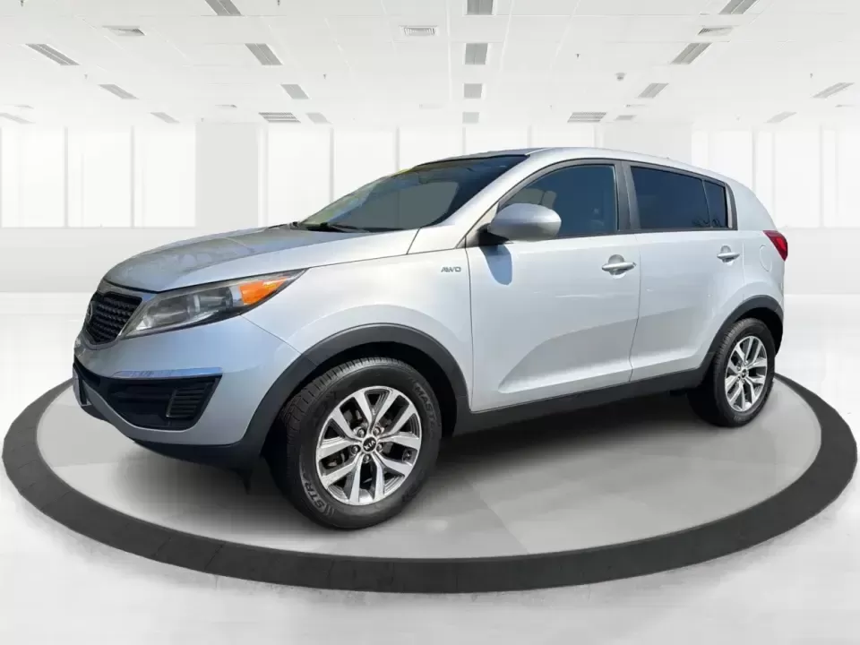 2014 Kia Sportage LX (KNDPBCAC6E7) with an 2.4L V6 DOHC 24V engine, 6-Speed Automatic transmission, located at 1230 East Main St, Xenia, OH, 45385, (937) 908-9800, 39.688026, -83.910172 - **Adventure Awaits: 2014 Kia Sportage LX Ready for Your Next Journey!**<br /> <br /> Are you in search of a reliable vehicle that combines style, comfort, and versatility? Look no further than this 2014 Kia Sportage LX, perfect for weekend getaways, family road trips, or daily commutes. This crossov - Photo#8