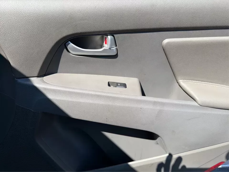 2014 Kia Sportage LX (KNDPBCAC6E7) with an 2.4L V6 DOHC 24V engine, 6-Speed Automatic transmission, located at 1230 East Main St, Xenia, OH, 45385, (937) 908-9800, 39.688026, -83.910172 - **Adventure Awaits: 2014 Kia Sportage LX Ready for Your Next Journey!**<br /> <br /> Are you in search of a reliable vehicle that combines style, comfort, and versatility? Look no further than this 2014 Kia Sportage LX, perfect for weekend getaways, family road trips, or daily commutes. This crossov - Photo#18