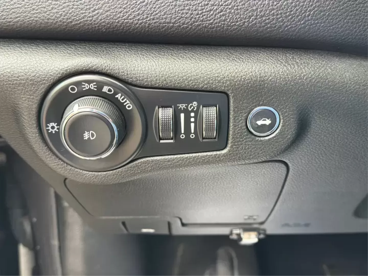 2015 Chrysler 200 C (1C3CCCCG7FN) with an 3.6L V6 DOHC 24V FFV engine, 9-Speed Automatic transmission, located at 880 E. National Road, Vandalia, OH, 45377, (937) 908-9800, 39.891918, -84.183594 - Set up for real life in the Miami Valley-school drop-offs, a long commute down I75, and comfortable weekend getaways-this 2015 Chrysler 200 C is the kind of midsize sedan that fits a busy schedule without feeling basic. With its smooth ride, strong V6 power, and upscale comfort features, it's a smar - Photo#17