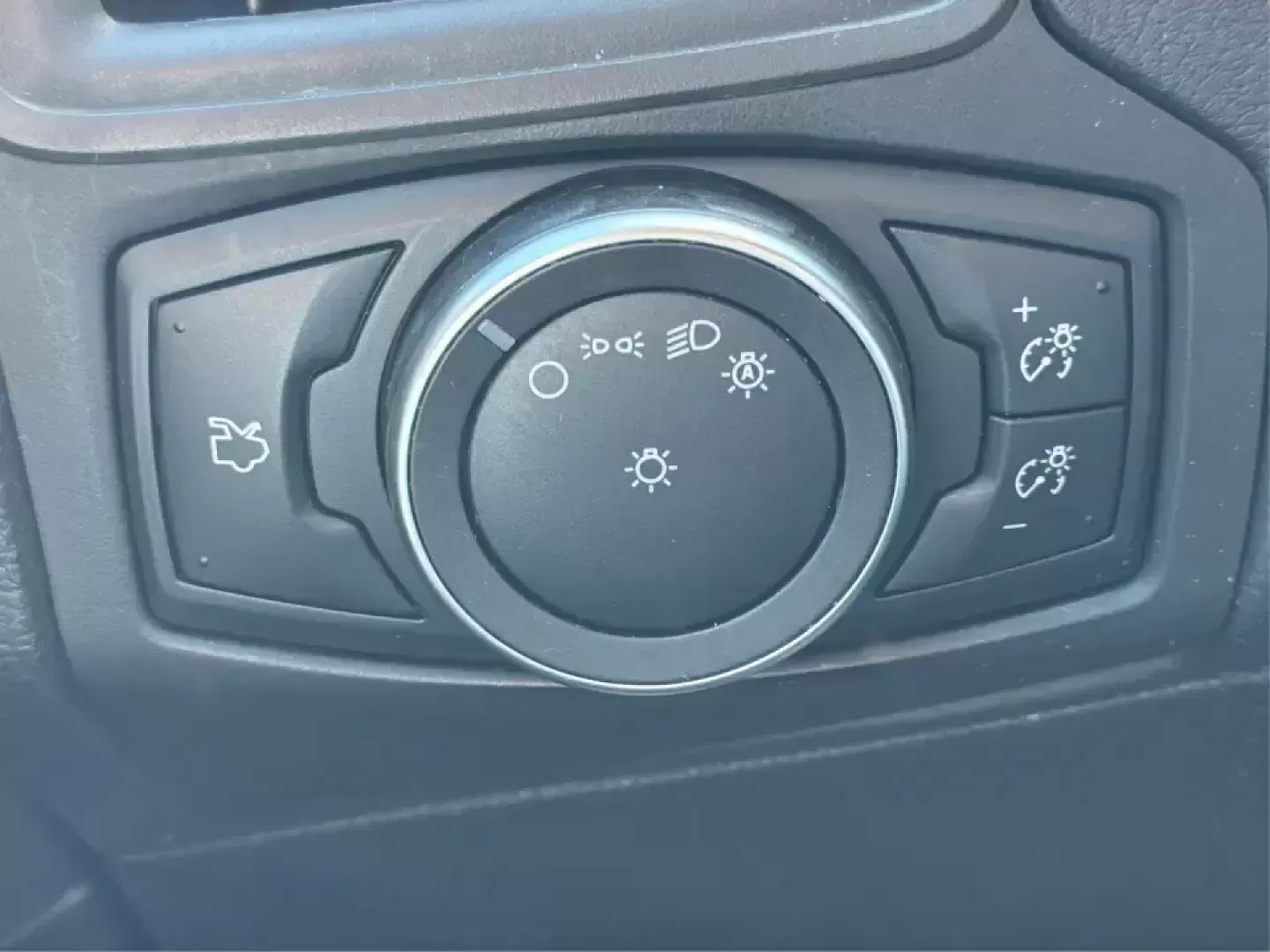 2018 Ford Focus SE (1FADP3FE5JL) with an 1.0L L3 engine, Automatic transmission, located at 1230 East Main St, Xenia, OH, 45385, (937) 908-9800, 39.688026, -83.910172 - Need a smart, budget-friendly commuter that's easy to live with all week and still ready for a spontaneous weekend escape? This 2018 Ford Focus SE sedan in eye-catching Lightning Blue Metallic is a practical pick for daily drives to Dayton, school drop-offs, and quick errands around Xenia-while keep - Photo#17