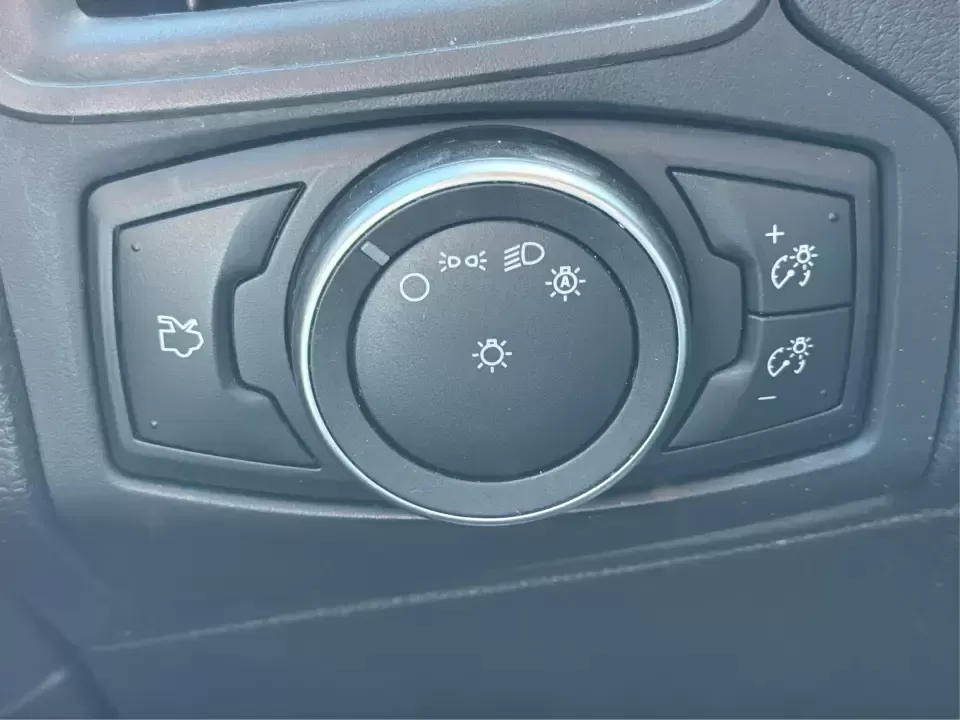 2018 Ford Focus SE (1FADP3FE5JL) with an 1.0L L3 engine, Automatic transmission, located at 1230 East Main St, Xenia, OH, 45385, (937) 908-9800, 39.688026, -83.910172 - Need a smart, budget-friendly commuter that's easy to live with all week and still ready for a spontaneous weekend escape? This 2018 Ford Focus SE sedan in eye-catching Lightning Blue Metallic is a practical pick for daily drives to Dayton, school drop-offs, and quick errands around Xenia-while keep - Photo#17