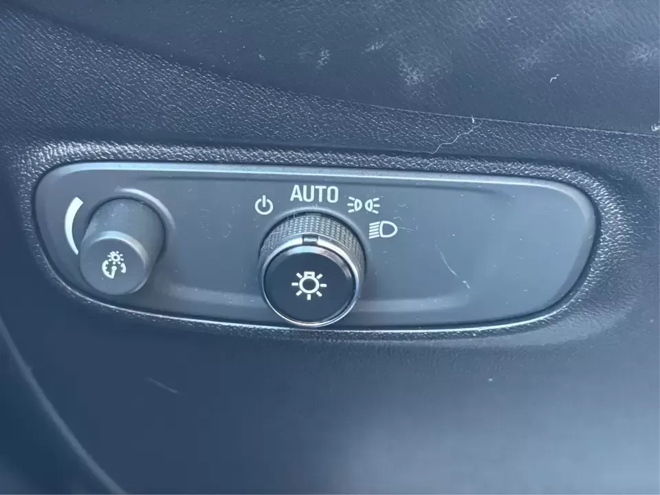 2018 Chevrolet Equinox LT (3GNAXSEV1JL) with an 1.5L I-4 gasoline direct injection engine, 6A transmission, located at 8750 N County Rd 25A, Piqua, OH, 45356, (937) 908-9800, 40.164391, -84.232513 - Picture your next Ohio road trip: a comfortable SUV loaded with gear, the kids settled in, and the confidence to keep going when the weather turns or the route heads off the main road. This 2018 Chevrolet Equinox LT in Storm Blue Metallic is built for real life in and around Piqua-whether you're com - Photo#17